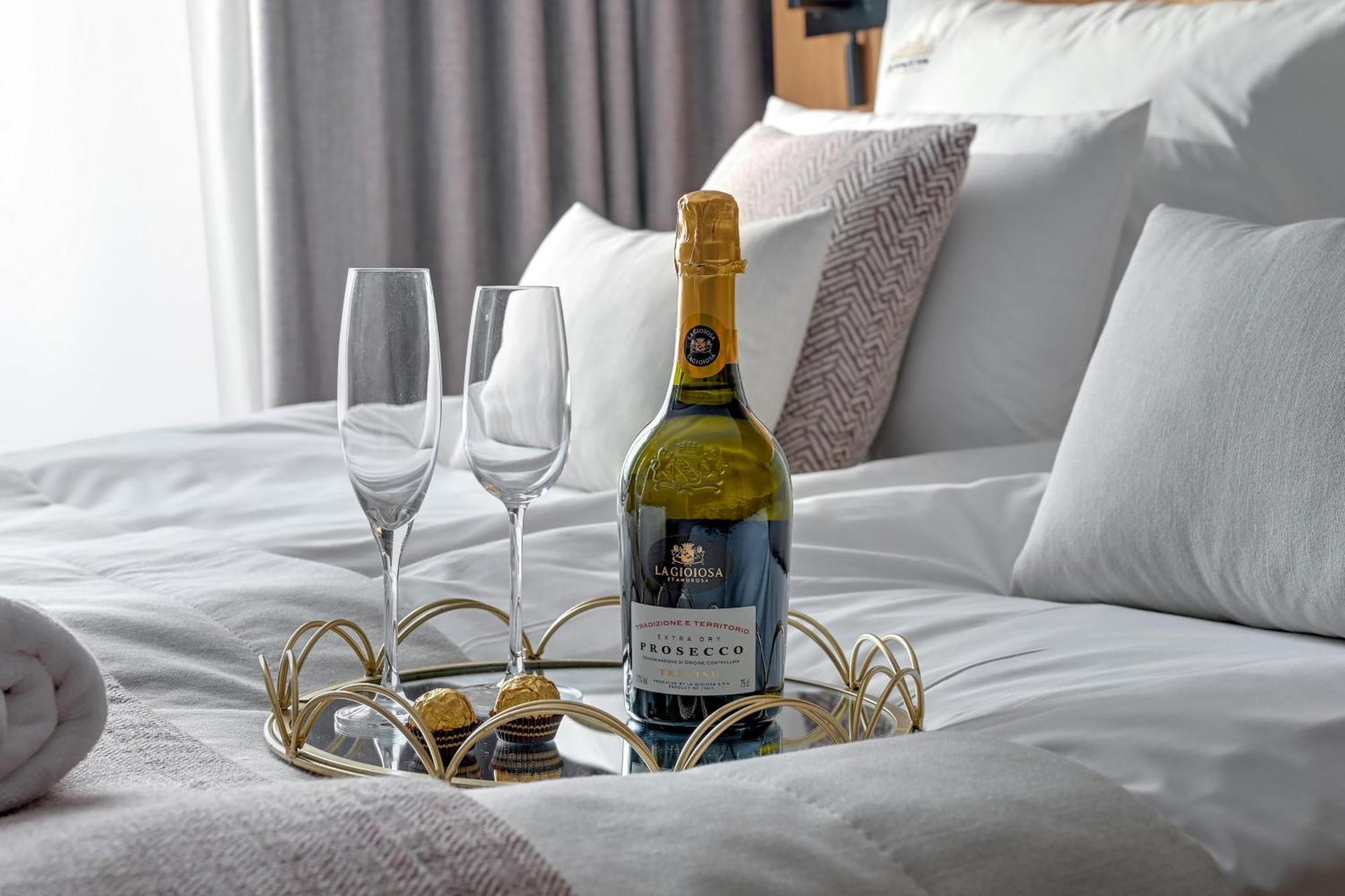 Deo Plaza Riverside & Radisson Spa By Downtown Apartments Gdansk Ngoại thất bức ảnh